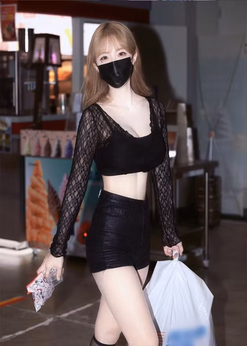 Hiện tại, cô nàng có 1,4 triệu người theo dõi trên Instagram.