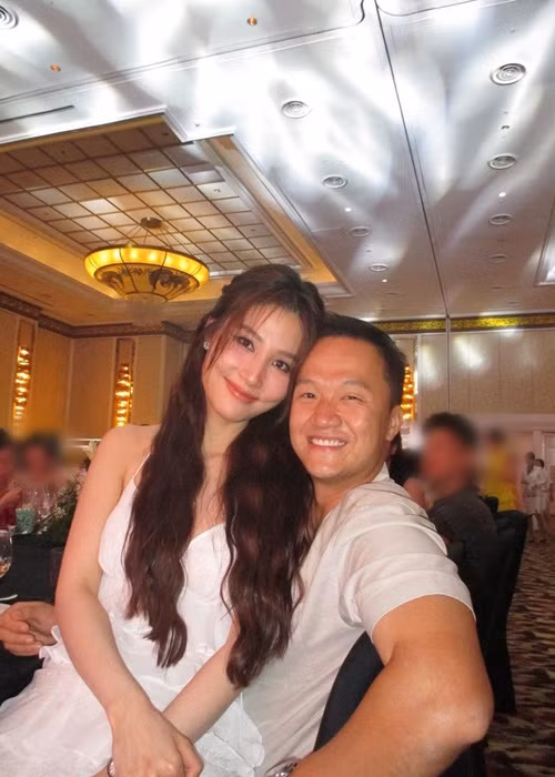 Diễm My chia sẻ trên Đẹp, dù đã lập gia đình, cô vẫn tự do được làm những điều mà bản thân thích. Cô cho rằng đây là một trong những may mắn lớn của cô.