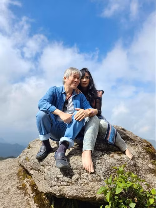 Đôi uyên ương cùng đi du lịch nhiều nơi.