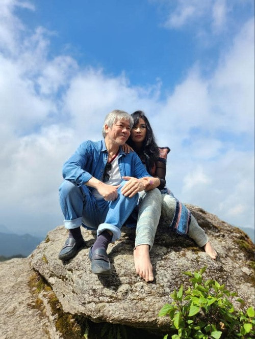 Đôi uyên ương cùng đi du lịch nhiều nơi.