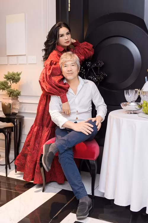 Khi bị tung tin đồn chia tay Thanh Lam vào tháng 2/2023, bác sĩ Bùi Tiến Hùng lên tiếng. "Ai đó đăng bài này, nếu là câu view thì cũng không nên, đầu năm mà. Bọn mình vẫn đang quá ổn, xin tác giả của bài viết đừng đùa ác, sai sự thật", hôn phu của Thanh Lam viết khi chia sẻ nội dung tin đồn thất thiệt.