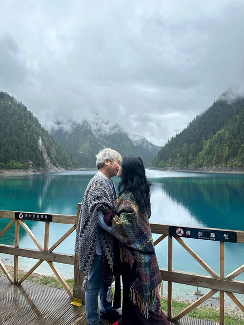 Thanh Lam và bác sĩ Tiến Hùng liên tục đăng ảnh bên nhau mặc những tin đồn thất thiệt.