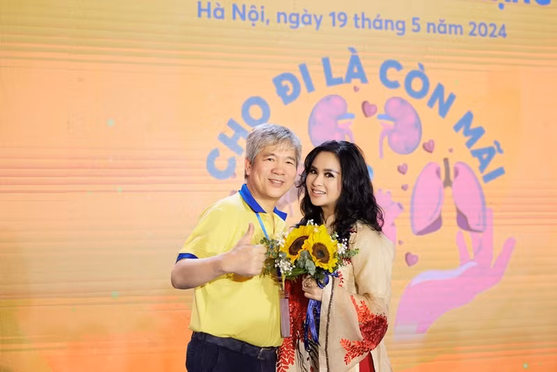 Tháng 3/2024, bác sĩ Hùng lên tiếng phủ nhận tin đồn chia tay Thanh Lam với lý do không hợp.