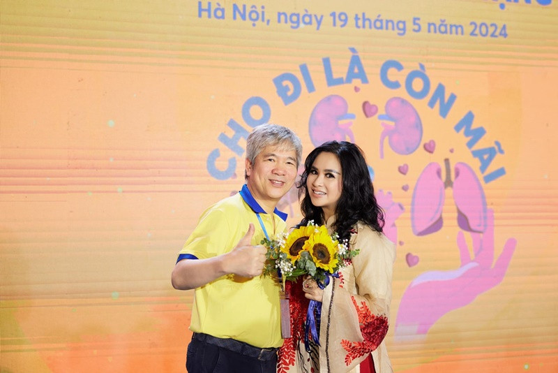 Tháng 3/2024, bác sĩ Hùng lên tiếng phủ nhận tin đồn chia tay Thanh Lam với lý do không hợp.