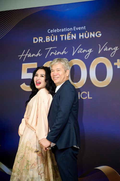 Cặp đôi dự định tổ chức tiệc kỷ niệm 4 năm gắn bó.