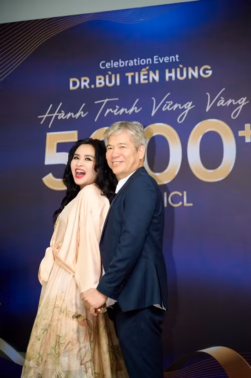 Cặp đôi dự định tổ chức tiệc kỷ niệm 4 năm gắn bó.