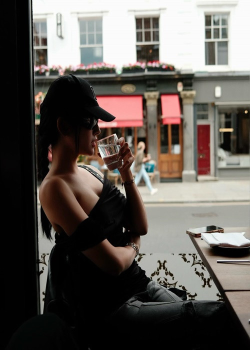 Phó nháy cho Huyền My trong chuyến du lịch là bố mẹ và em trai.