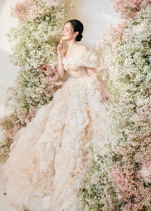 Nữ diễn viên bí mật hẹn hò. Chỉ đến khi sắp cưới, cô mới hé lộ nửa kia là thiếu gia Minh Đạt.