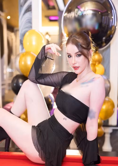 Jessie thường xuyên về Ireland thăm bố mẹ và em trai.