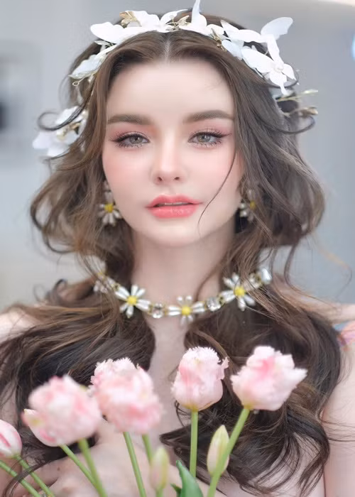 Mới đây, Jessie Vard đăng tải bộ ảnh hoá công chúa gợi cảm. Loạt ảnh nhanh chóng gây sốt bởi nhan sắc của cô nàng thực sự "đốn tim" người nhìn.
