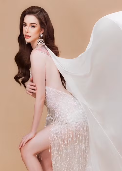 Hot girl lai sống và làm việc tại Băng Cốc, Thái Lan.