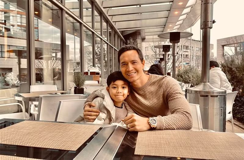 "Tôi luôn xem Subeo như con ruột của mình từ khi yêu Hà. Tất nhiên, Subeo cũng có bố và cả hai rất thân thiết, nhưng về phương diện cá nhân, tôi vẫn luôn yêu thương và tranh thủ thời gian đi ăn hay đi chơi riêng với Subeo. Mỗi cuối tuần, chúng tôi thường đi chơi thể thao cùng nhau. Đây là dịp để cả hai gắn kết hơn", Kim Lý chia sẻ trên Vietnamnet.