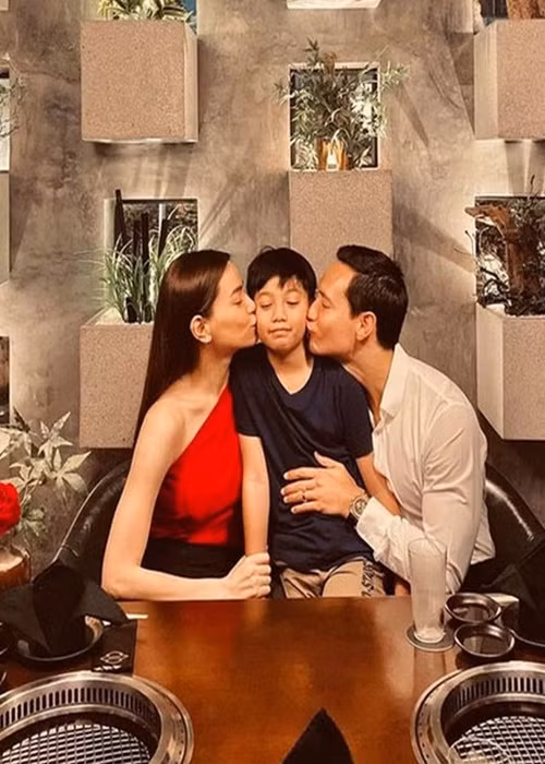 Hồ Ngọc Hà không ít lần cảm ơn Kim Lý vì đã yêu thương, dạy bảo Subeo.