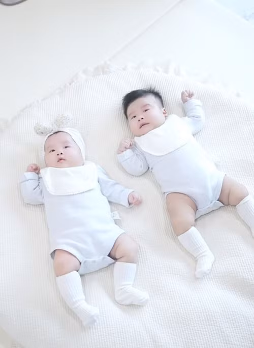 Mỗi bài đăng của Sam về các con thu hút hàng chục nghìn người thích, chia sẻ trên Facebook.