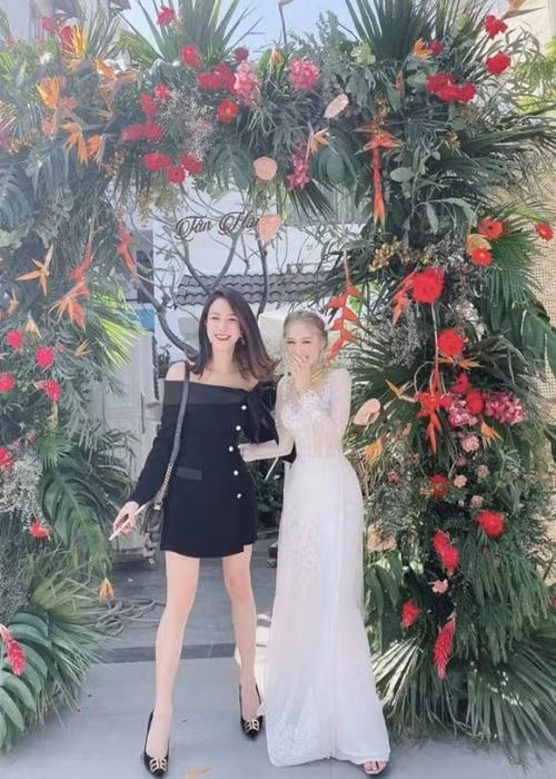 Trước đây, Diệp Lâm Anh gắn bó với Đức Phạm - em họ của Xemesis. Bởi vậy, Diệp Lâm Anh và Xoài Non có mối quan hệ thân thiết. Ảnh: Thương Hiệu và Pháp Luật.