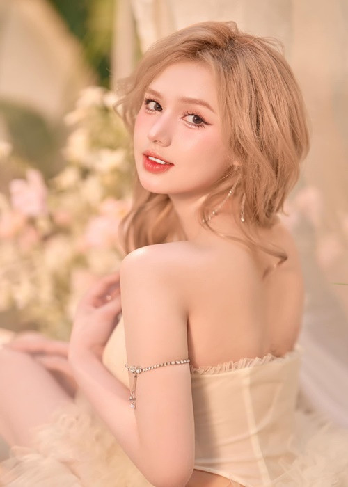 Xoài Non và Diệp Lâm Anh đều ly hôn sau ít năm chung sống. Ảnh: FBNV.