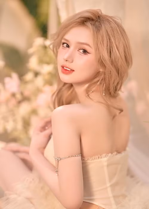 Xoài Non và Diệp Lâm Anh đều ly hôn sau ít năm chung sống. Ảnh: FBNV.