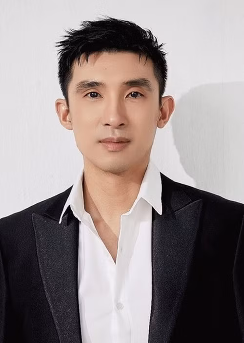 Minh Đạt có gia thế "khủng". Anh là con trai của ông Trần Duy Hy - Chủ tịch HĐQT kiêm TGĐ Công ty cổ phần nhựa Duy Tân. Hiện tại, Minh Đạt làm Giám đốc vận hành công ty Plascene - chi nhánh của nhựa Duy Tân ở Mỹ. Ảnh: LinkedIn.