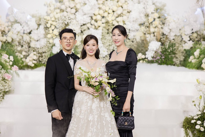 Hoa hậu Hà Kiều Anh cũng dự tiệc cưới.