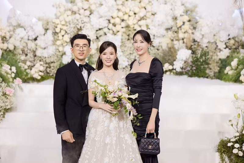 Hoa hậu Hà Kiều Anh cũng dự tiệc cưới.