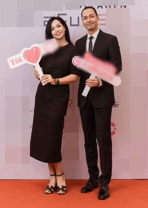 Nam MC hội ngộ siêu mẫu Thúy Hằng tại một sự kiện tháng 1/2024.