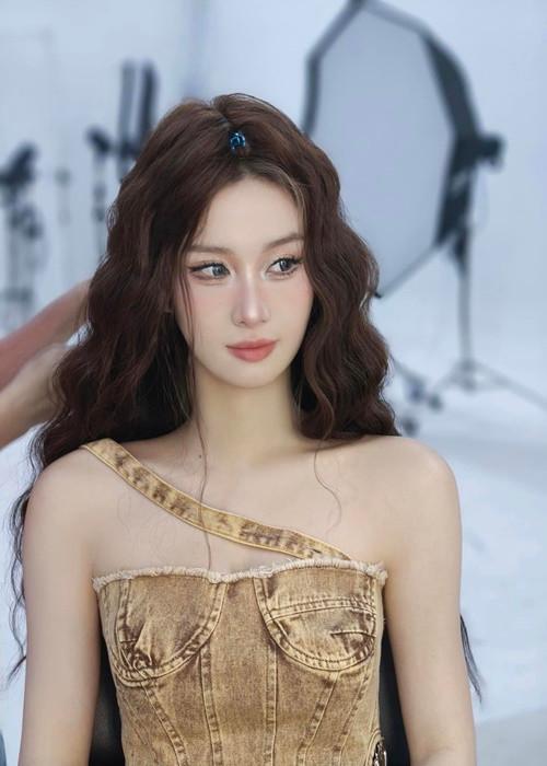 "Tuy nhiên sẽ không bao giờ như vậy nữa vì sau đó tôi đã nhận ra giá trị của mình và học được cách yêu bản thân mình hơn", Jun Vũ nói. Ảnh: FBNV.