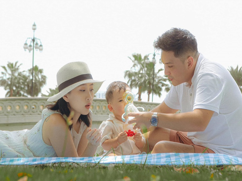Nữ MC đăng ảnh cùng chồng đưa con trai đi dã ngoại cách đây ít ngày.