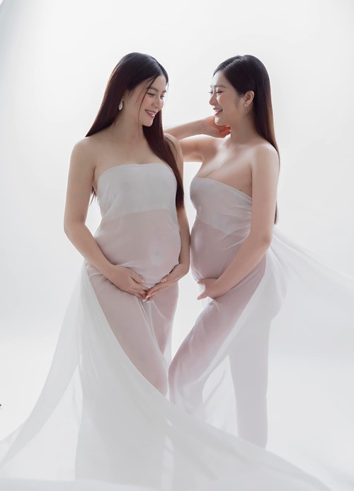 Cả hai có mối quan hệ thân thiết hơn 10 năm qua. Bởi vậy, Thanh Trúc và Kha Ly rủ nhau chụp ảnh bầu.