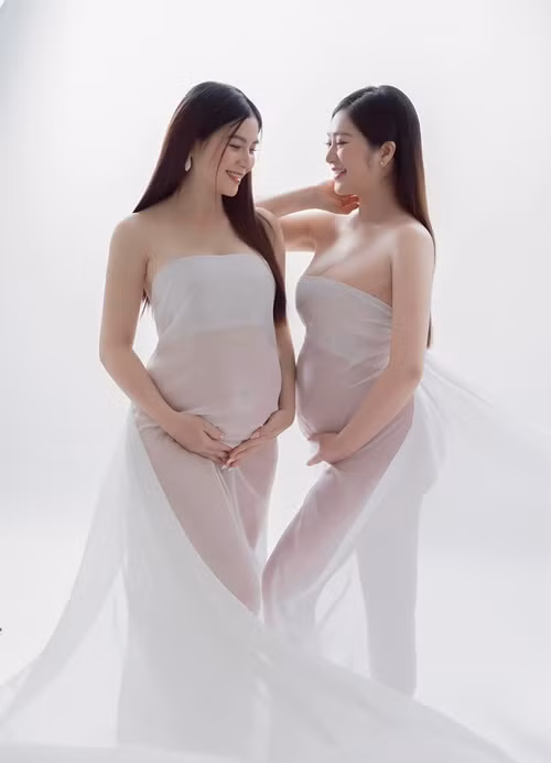 Cả hai có mối quan hệ thân thiết hơn 10 năm qua. Bởi vậy, Thanh Trúc và Kha Ly rủ nhau chụp ảnh bầu.