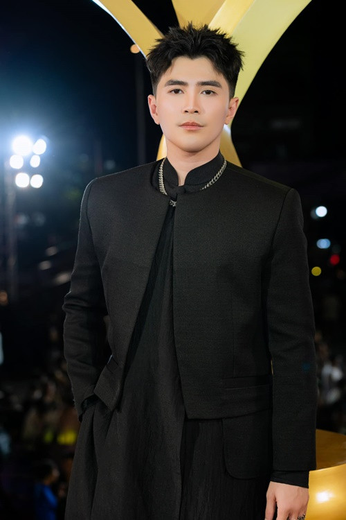 Tháng 5/2023, chia sẻ trong cuộc phỏng vấn với Saostar, Will cho biết: “Như mọi người đã biết thì ở thời điểm hiện tại, Linh Ka là “talent” của công ty tôi, tôi đang là giám đốc dự án cho Linh Ka và tôi muốn khán giả nhìn nhận tôi như vậy. Còn chuyện đời tư của tôi thì tôi xin phép được giữ riêng cho chính mình, chỉ mong khán giả ủng hộ cho Linh Ka, cho tôi, cho công việc nghệ thuật của tôi và cô ấy thì đó là điều tôi mong muốn”. Ảnh: FBNV.