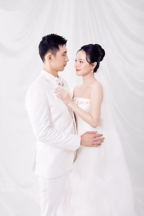 Trước giờ G, cô dâu tung bộ ảnh cưới trong studio.