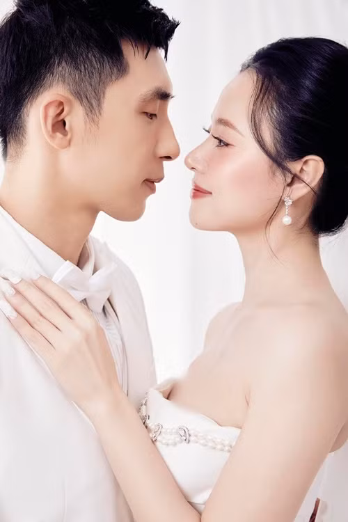 Midu gợi cảm bên Minh Đạt trong bộ ảnh cưới.