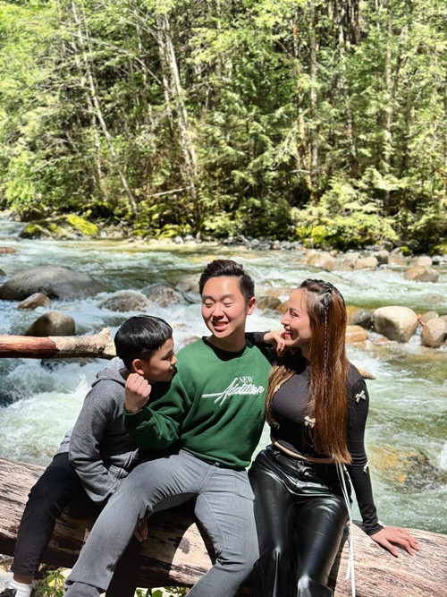 Rảnh rỗi, cả gia đình Diễm Hương lại đi chơi xa.