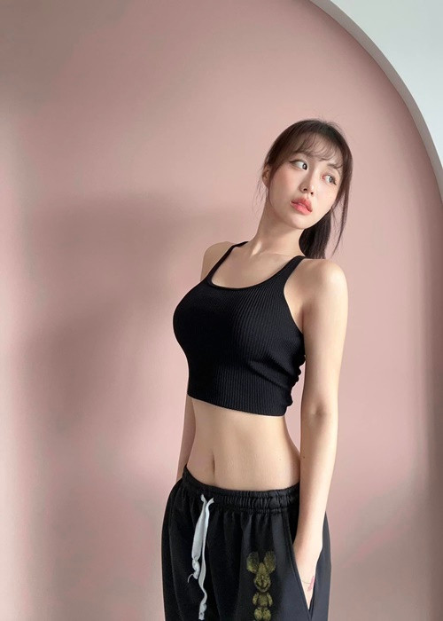 Nhan sắc xinh đẹp của ca sĩ có vòng eo bé nhất Vbiz Nhan sac xinh dep cua ca si co vong eo be nhat Vbiz