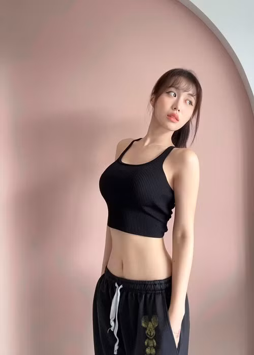 Nhan sac xinh dep cua ca si co vong eo be nhat Vbiz