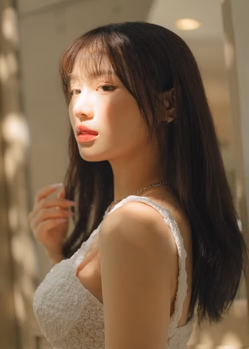 Tháng 5/2022, Han Sara rời công ty của Đông Nhi - Ông Cao Thắng.