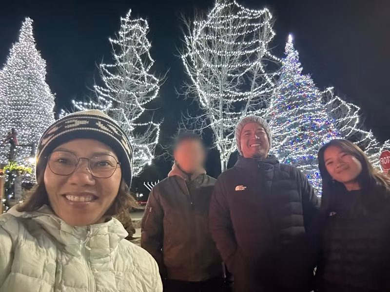 Trong cuộc phỏng vấn với Arttimes năm 2023, cô cho biết: "Chẳng phải ai cũng cần giữ một phần đời cho bản thân sao? Cái gì cũng phơi ra hết thì chán chết! Con người chỉ thú vị khi luôn là một ẩn số. Cuộc sống mỗi ngày của Hà cũng là một ẩn số. Mọi người cứ tiếp tục theo dõi hoạt động đủ để biết những gì cần biết". Ảnh: FBNV.