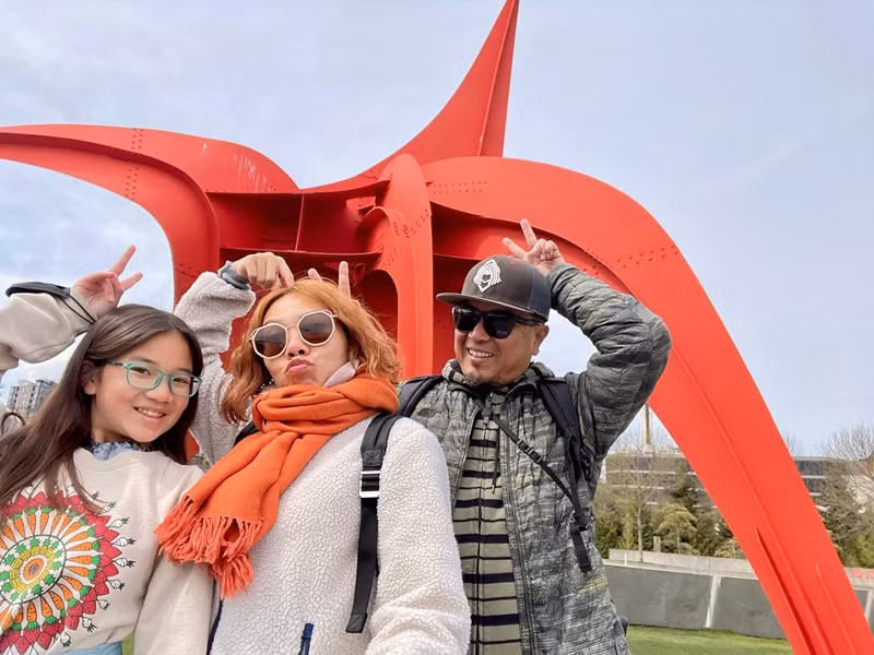 Vợ chồng Hà Trần thường xuyên đưa con gái Nala đi du lịch. Ảnh: FBNV.