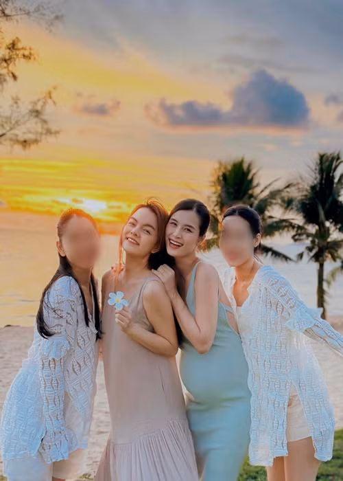 Đông Nhi chăm đi du lịch khi mang bầu lần 2.