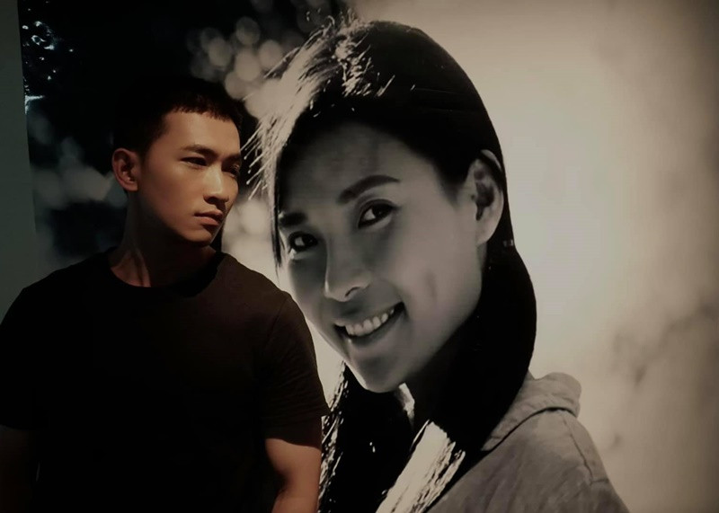 Võ Cảnh đóng cặp với Thúy Diễm trong bộ phim Cát đỏ.