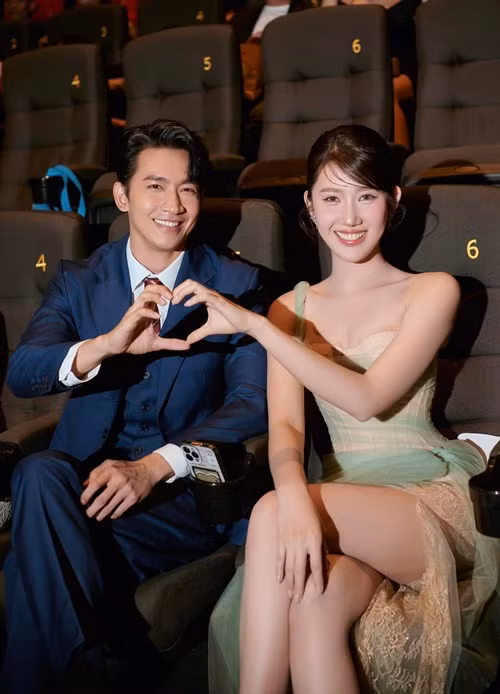 Giữa ồn ào, Võ Cảnh chia sẻ trên Arttimes, anh bị sốc khi đọc bình luận về vai diễn của mình. Tuy nhiên, khi bình tâm lại, nam người mẫu nhận thấy anh vẫn còn nhiều thiếu sót nên chưa chinh phục được khán giả.