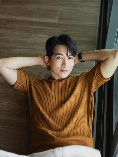 Trong cuộc phỏng vấn với Saostar, Võ Cảnh cho biết, anh như bị trầm cảm vì không có ai định hướng, hỗ trợ trong công việc sau khi chia tay Khắc Tiệp.