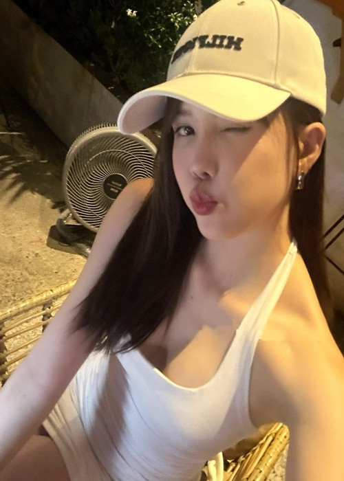 Từ khi vào showbiz, nữ ca sĩ chưa từng công khai mối tình nào. Ảnh: FBNV.