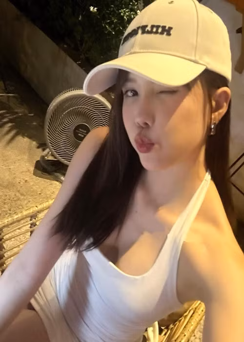 Từ khi vào showbiz, nữ ca sĩ chưa từng công khai mối tình nào. Ảnh: FBNV.