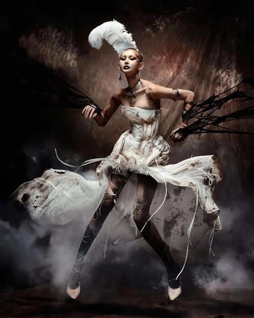 Ngoài chăm sóc con trai, Lâm Minh dành nhiều thời gian cho công việc làm người mẫu ảnh.