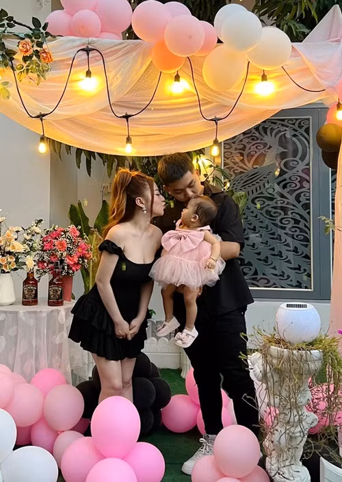 Sau khi sinh nở, MiA được khen đẹp mặn mà hơn.