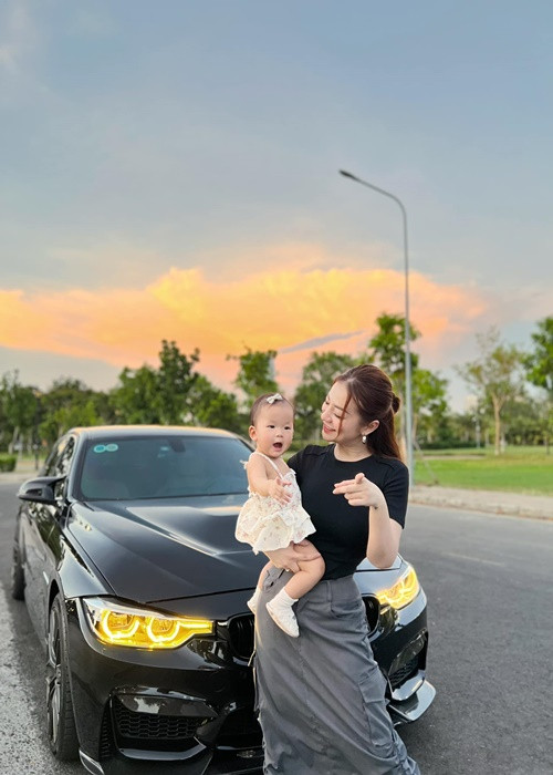 MiA kết hôn với Triệu Vương vào năm 2019 sau thời gian dài hẹn hò. Đến năm 2023, nữ ca sĩ sinh con.