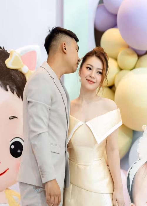 Vợ chồng MiA thường xuyên đăng ảnh tình tứ bên nhau trên trang cá nhân.