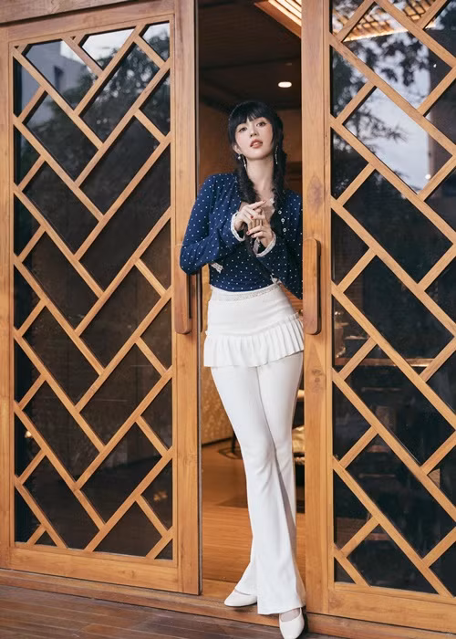 Ngọc Trinh đã chọn phong cách kín đáo sau biến cố.