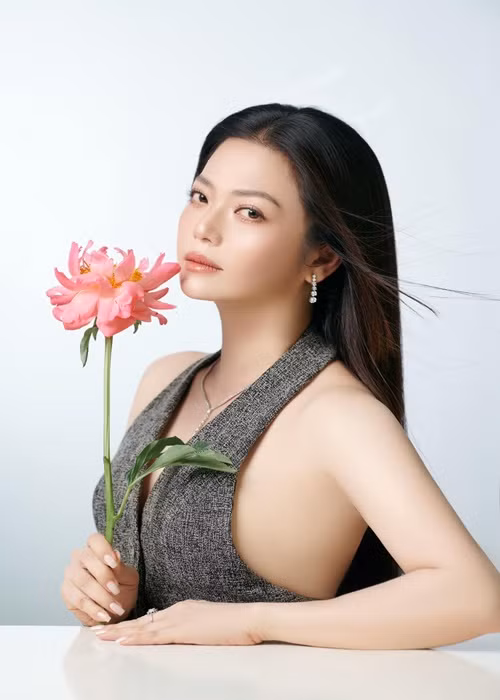 Nhan sắc lão hóa ngược của Kiều Anh khiến nhiều người phải ghen tỵ.